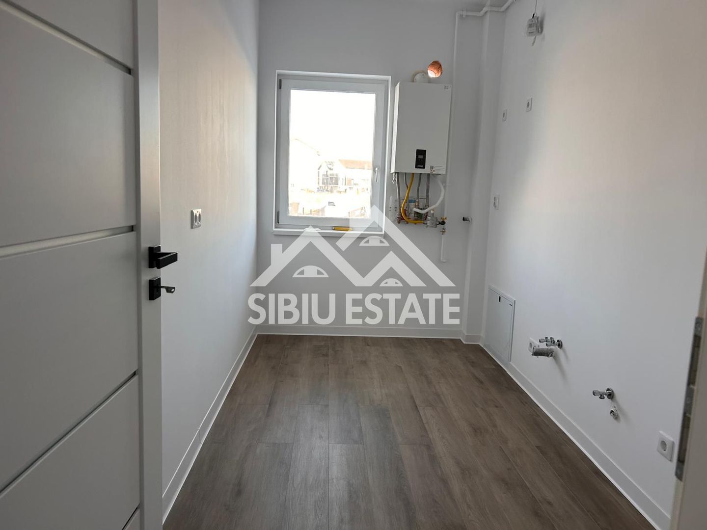 Garsoniera 41 mp, balcon bucatarie separata , intabulata zona Brana - Poză 11