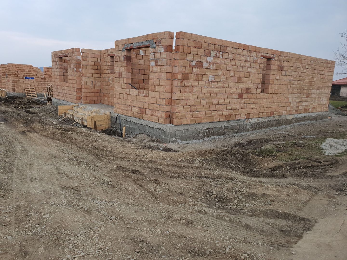 Casă la cheie pe 1 nivel 4 camere 2 băi,145 mp,500 mp teren - Poză 19