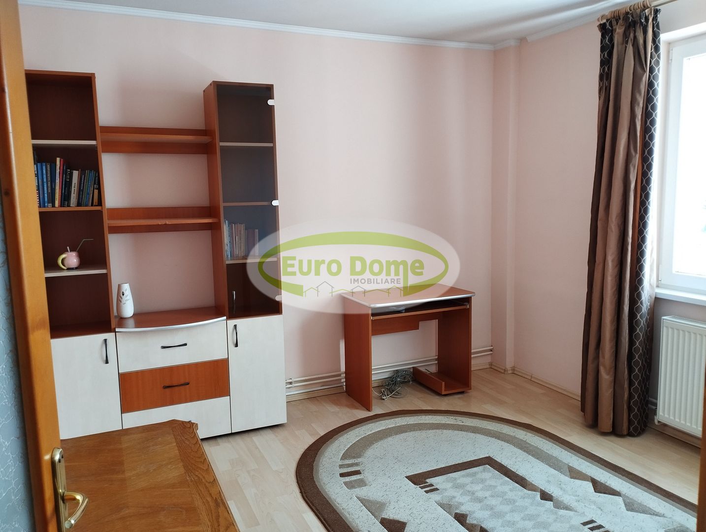 Inchiriere  apartament de 2 camere decomandat - Poză 1