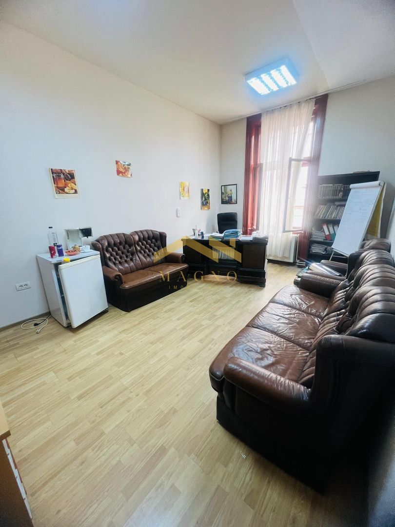 Apartament (pretabil pentru Birou ,Cabinet etc.) de vanzare in centru. - Poză 2