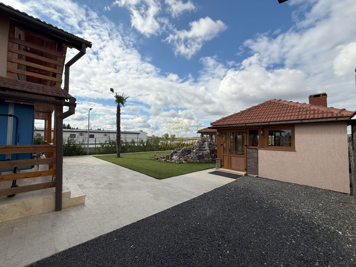 Vila de vanzare in APA-NORD  cu 2 Piscine/Zona de Relaxare/Acces lac - Poză 8