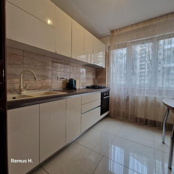 Apartament 3 camere | 70 mp | 1,5 min metrou | Complet renovat | Mobilat,utila - Poză 6