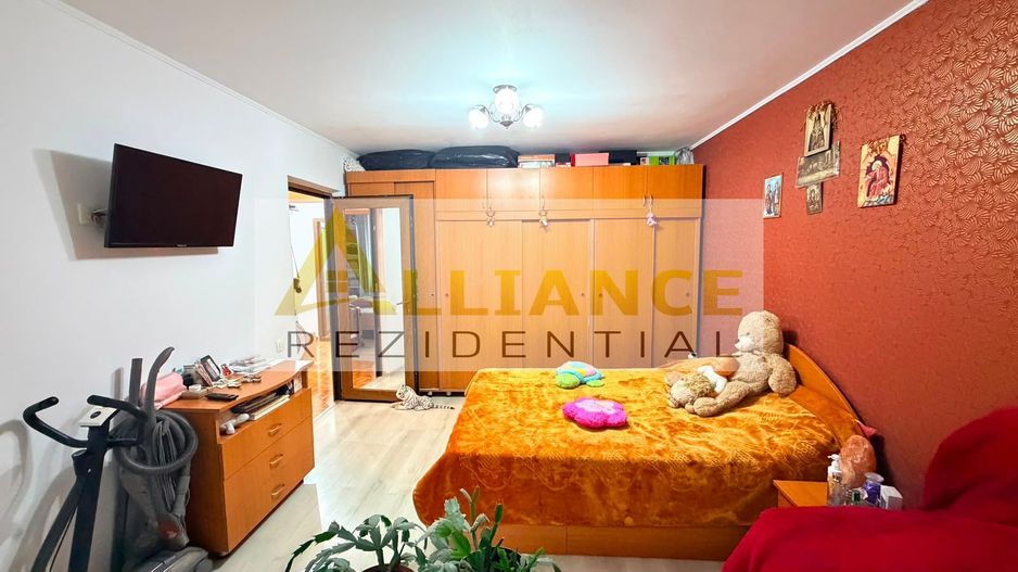 Metrou Aparatorii Patriei ~ Apartament 3 camere decomandat - Poză 13