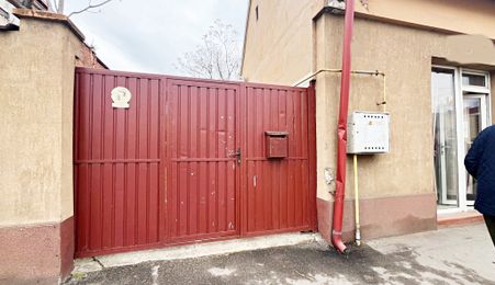 Casă cu 2 spații comerciale la stradă zona Decebal, Oradea