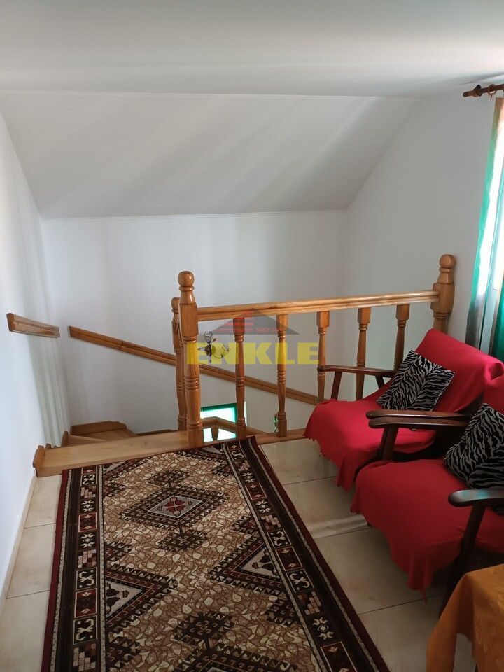 Vila 240 mp , situata la Ciusmea, pret 190000 euro neg - Poză 3
