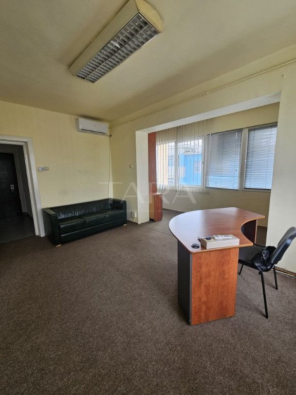 Apartament cu 2 camere, Piața Mihai Viteazu, ideal locuit sau birou. - Poză 1