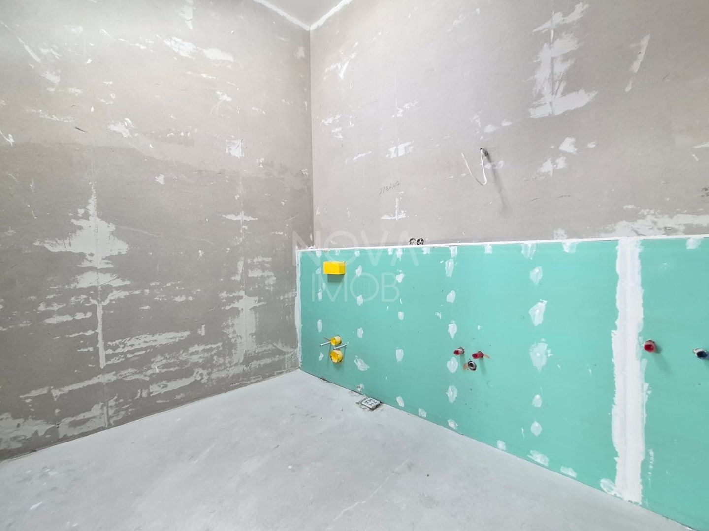 Casa generoasa cu 7 camere, 3 bai, dressing si parcare – Sura Mica - Poză 16
