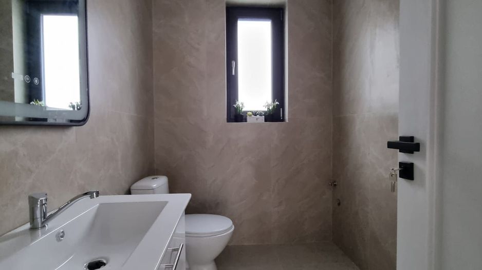 Reședință Modernă cu Finisaje Distinse - Poză 27