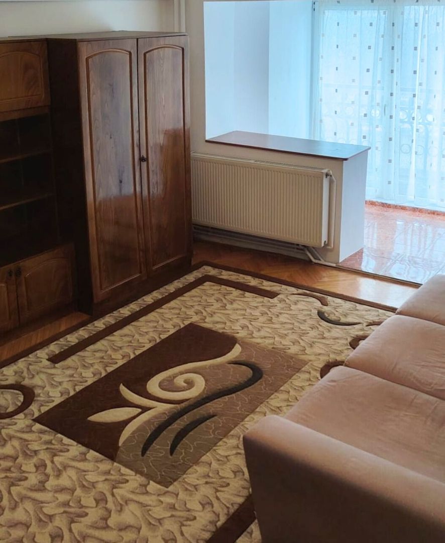 3 camere, situat la etajul 1 al unui imobil din zona 13 Decembrie Făget - Poză 1