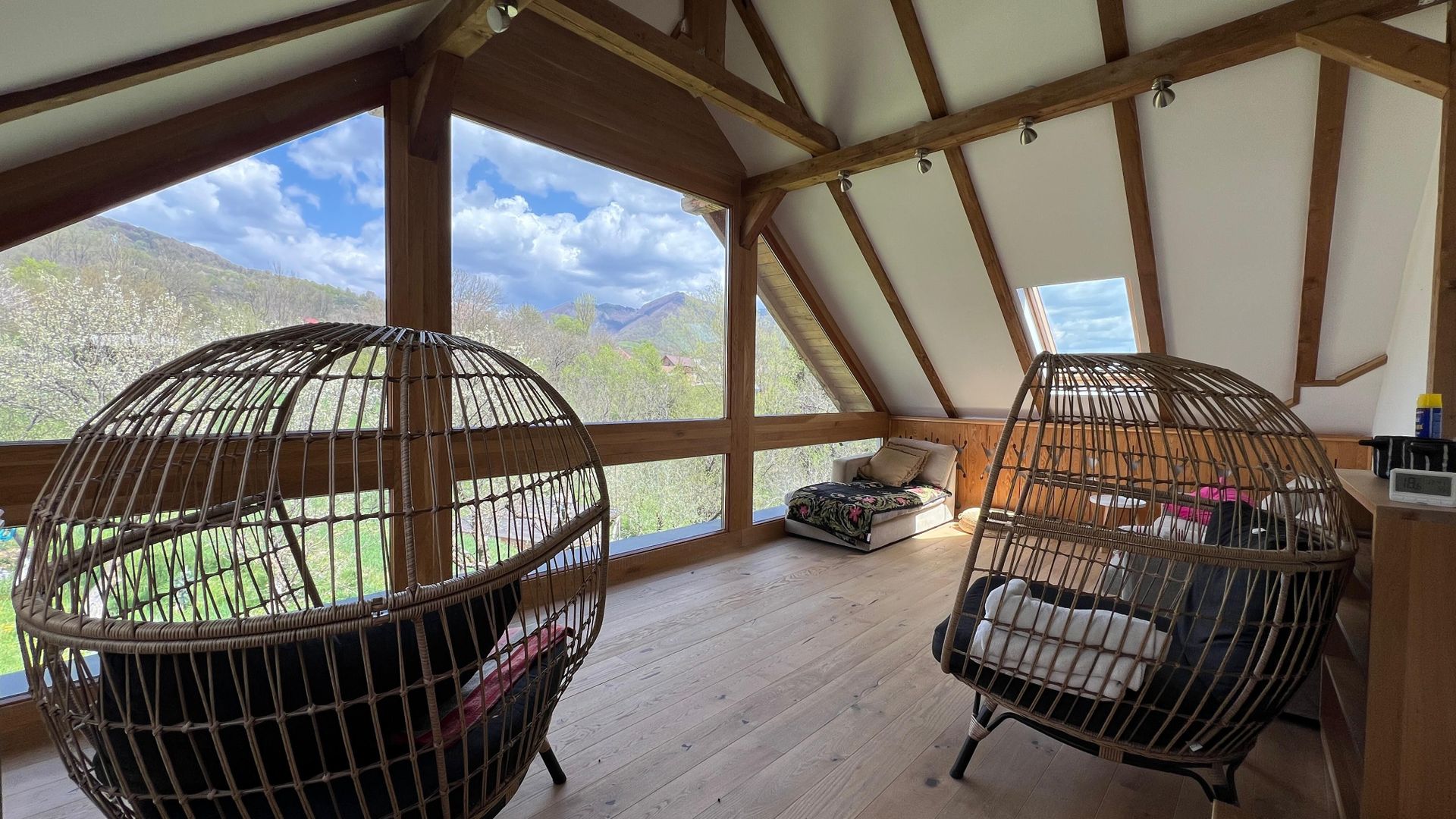 Conac 10 camere | renovat integral | Arefu | Baraj Vidraru - Poză 9