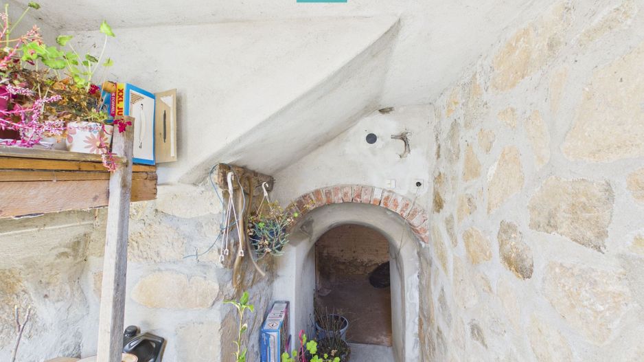 Casă cu 6 camere pe teren de 2029 mp – Miniş - Poză 16