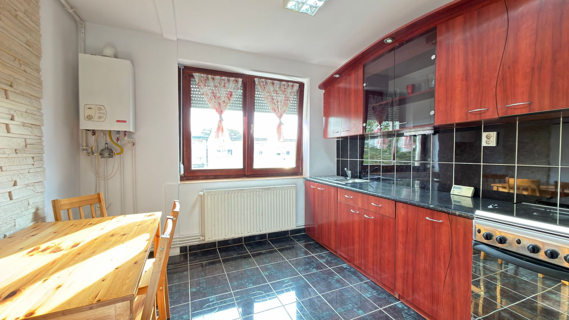 Apartament 2 camere Republicii Etaj III - Carei - Poză 1