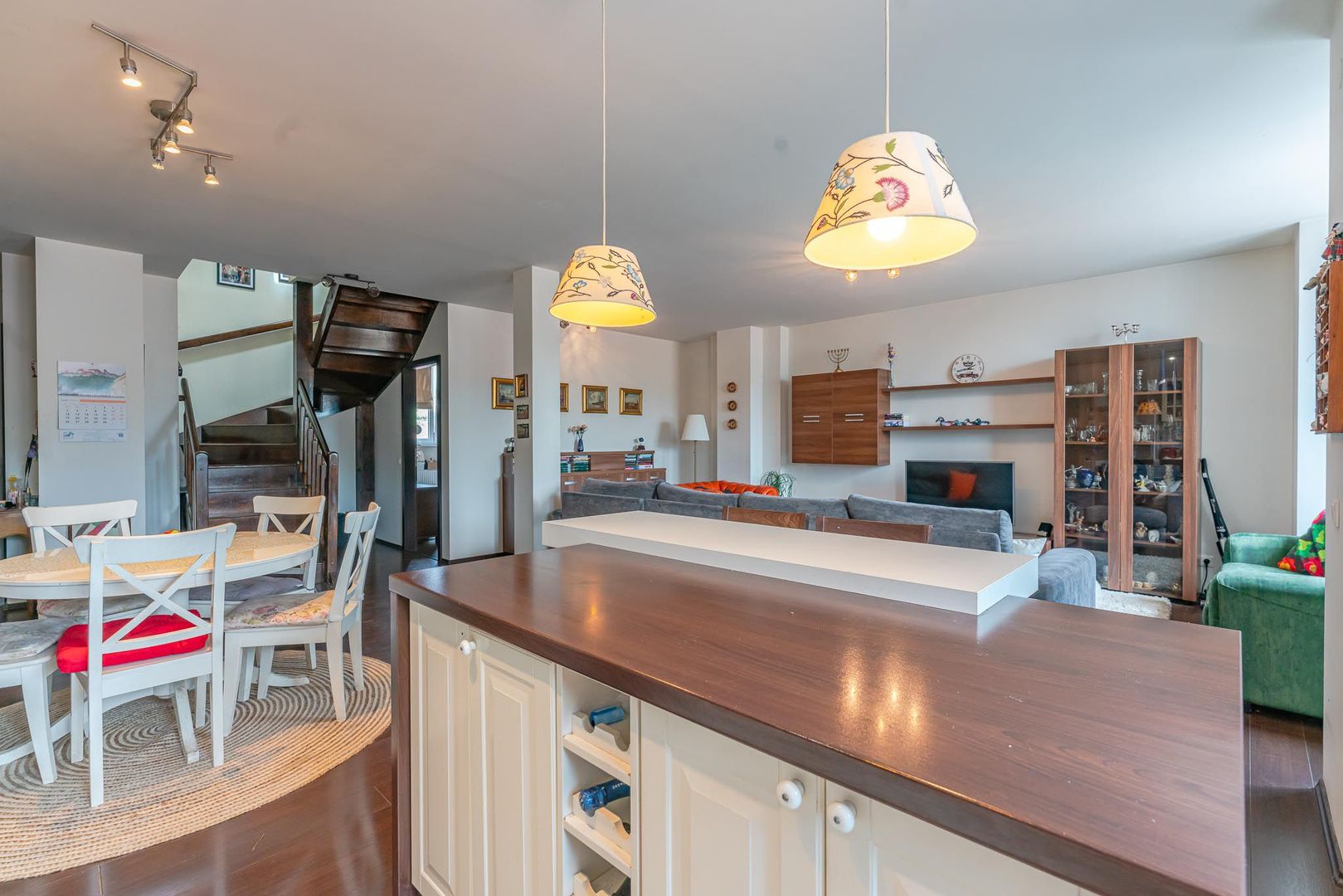 Apartament 5 camere dispus pe doua nivele in zona Brasovul Vechi - Poză 4