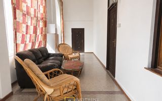 Vânzare apartament 2 camere ultracentral (în curte la McDonalds) - Poză 1