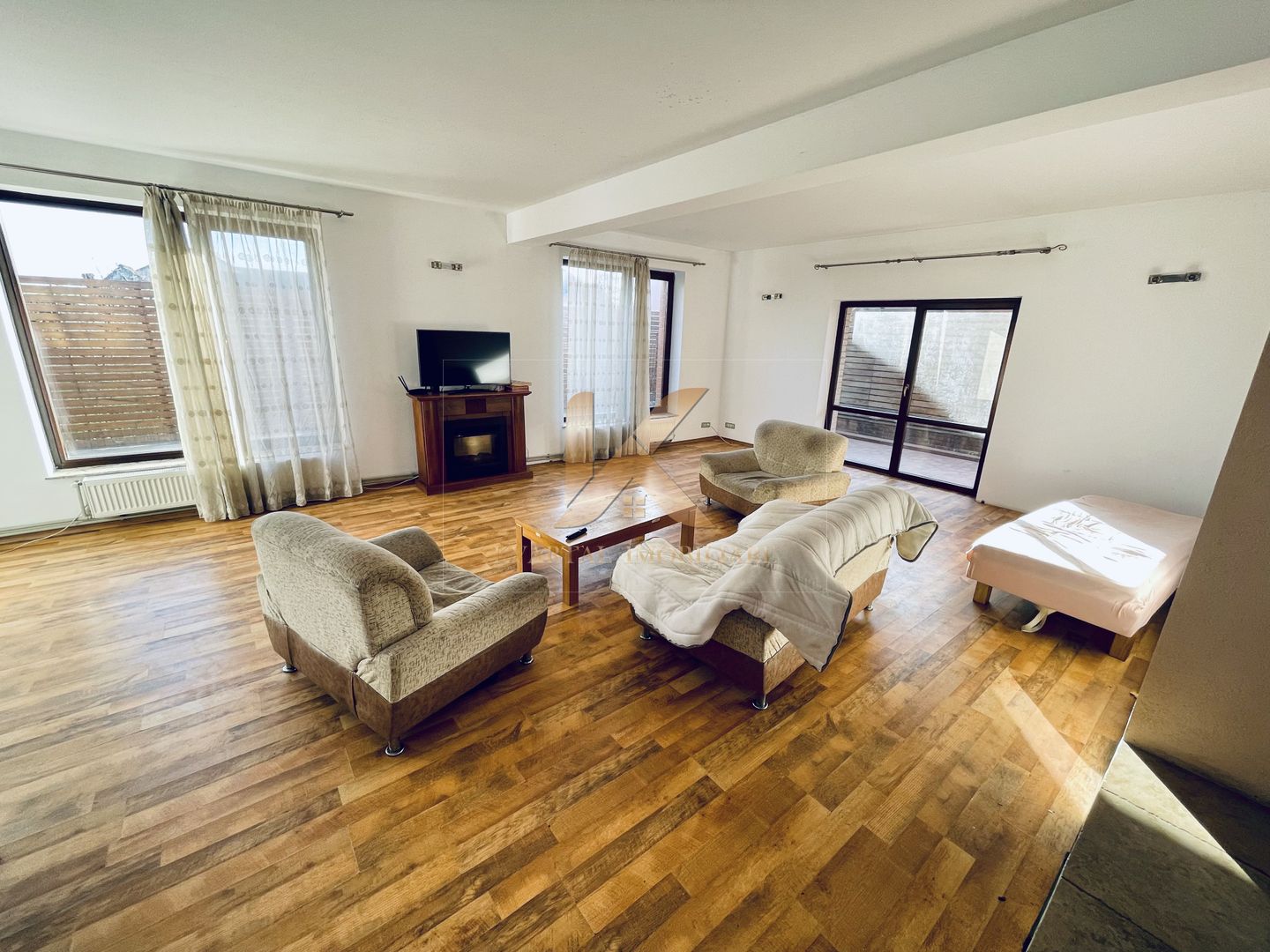 Vila superba cu 5 camere Zona Pârneava/Negociabil! - Poză 2