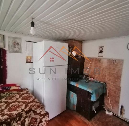 Casa rustica 3 camere, 4000 mp teren, cabana din lemn, pomi fructiferi - Poză 14
