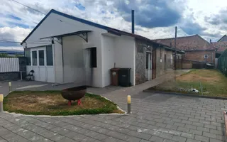 Casă individuală cu 2 apartamente și anexă generos de 100 mp - Poză 17