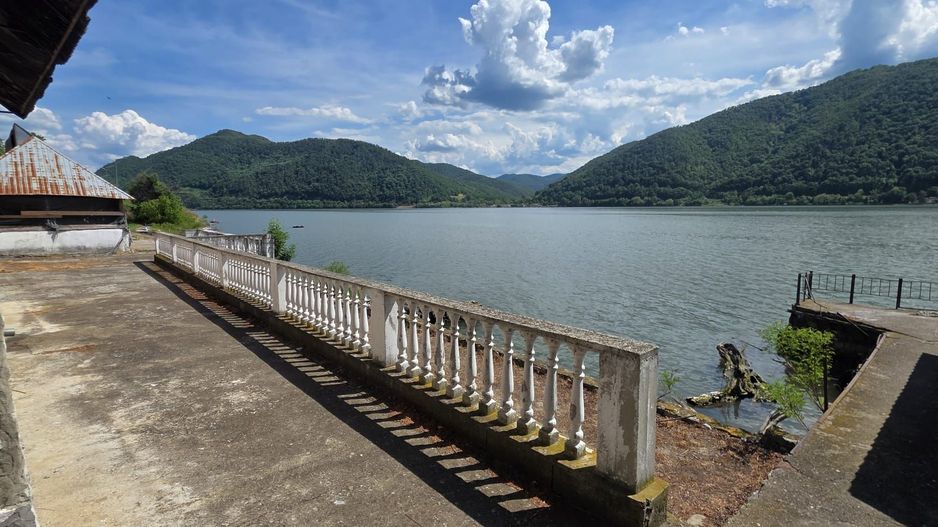 Pensiune cu acces direct la Dunare si teren de peste 6.000 mp, Berzasca - Poză 1