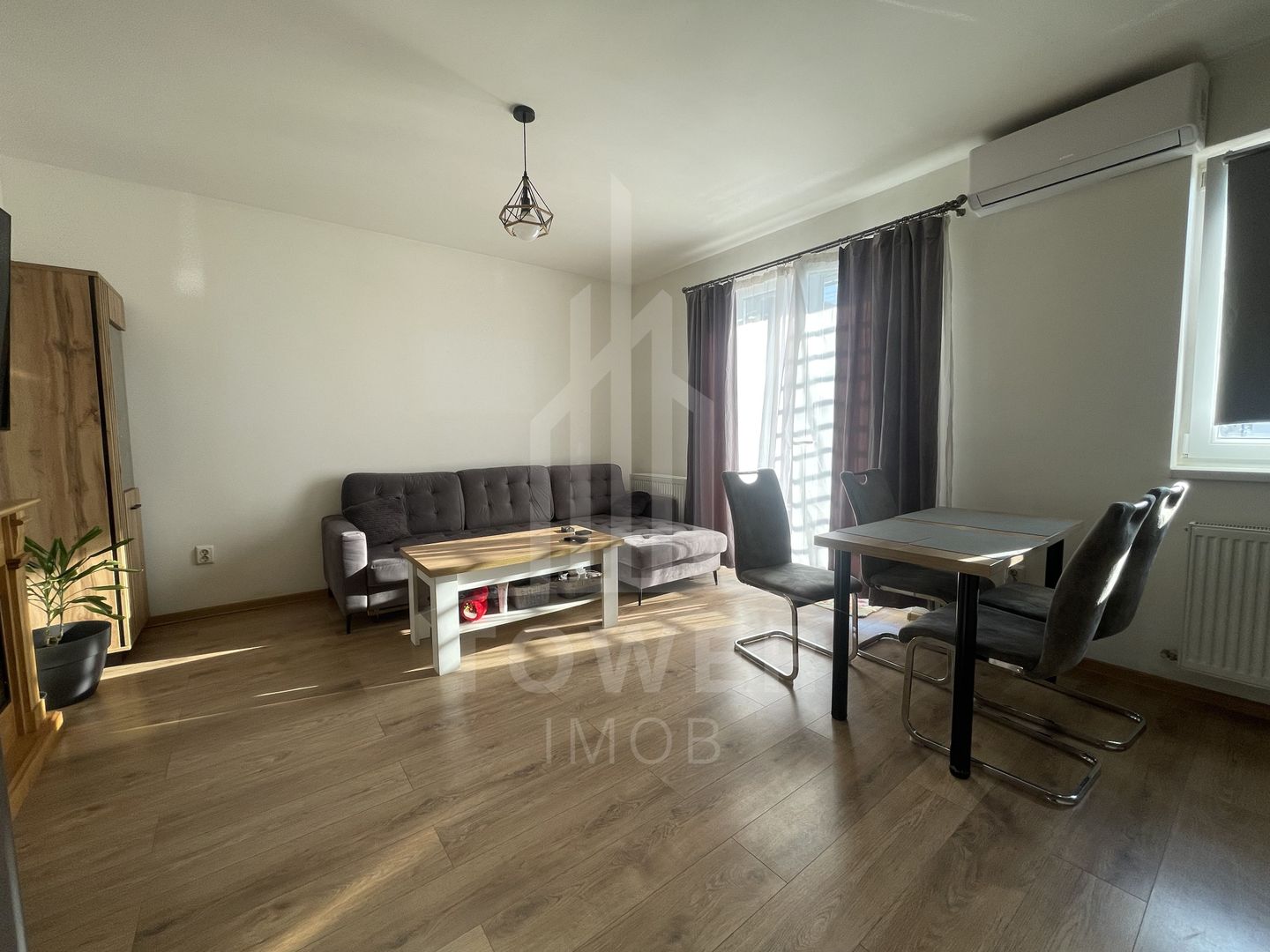 Apartament 3 camere--Turnisor | Decomandat | Balcon 10 mp | Parcare privata - Poză 3