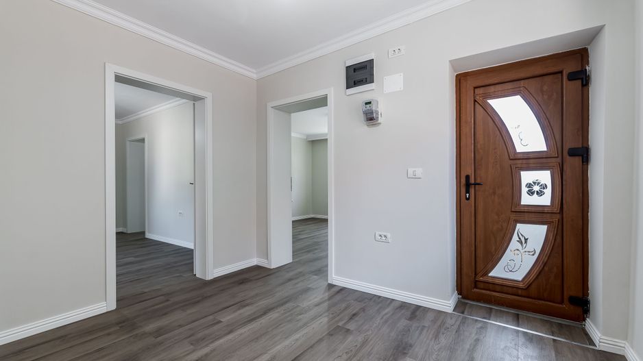 Casă gata de mutat în Aradul Nou, renovată complet (2026) - Poză 17