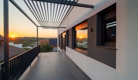 Vilă nouă design mediteranean, proiect deosebit și panoramă- 285.000 E