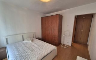 Închiriez apartament cu 3 camere,  centru - Poză 4