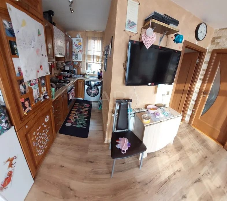 De vanzare apartamnet 3 camere in Dambul Rotund. - Poză 2