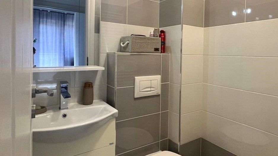 Vindem apartament  complet mobilat modern cu 2 bai zona Ghimbav - Poză 14