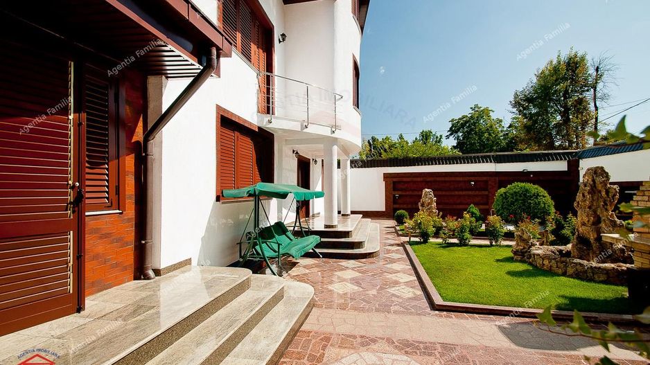 Vanzare vila clasica amenajata in stil Baroc situata in Galati - Poză 5