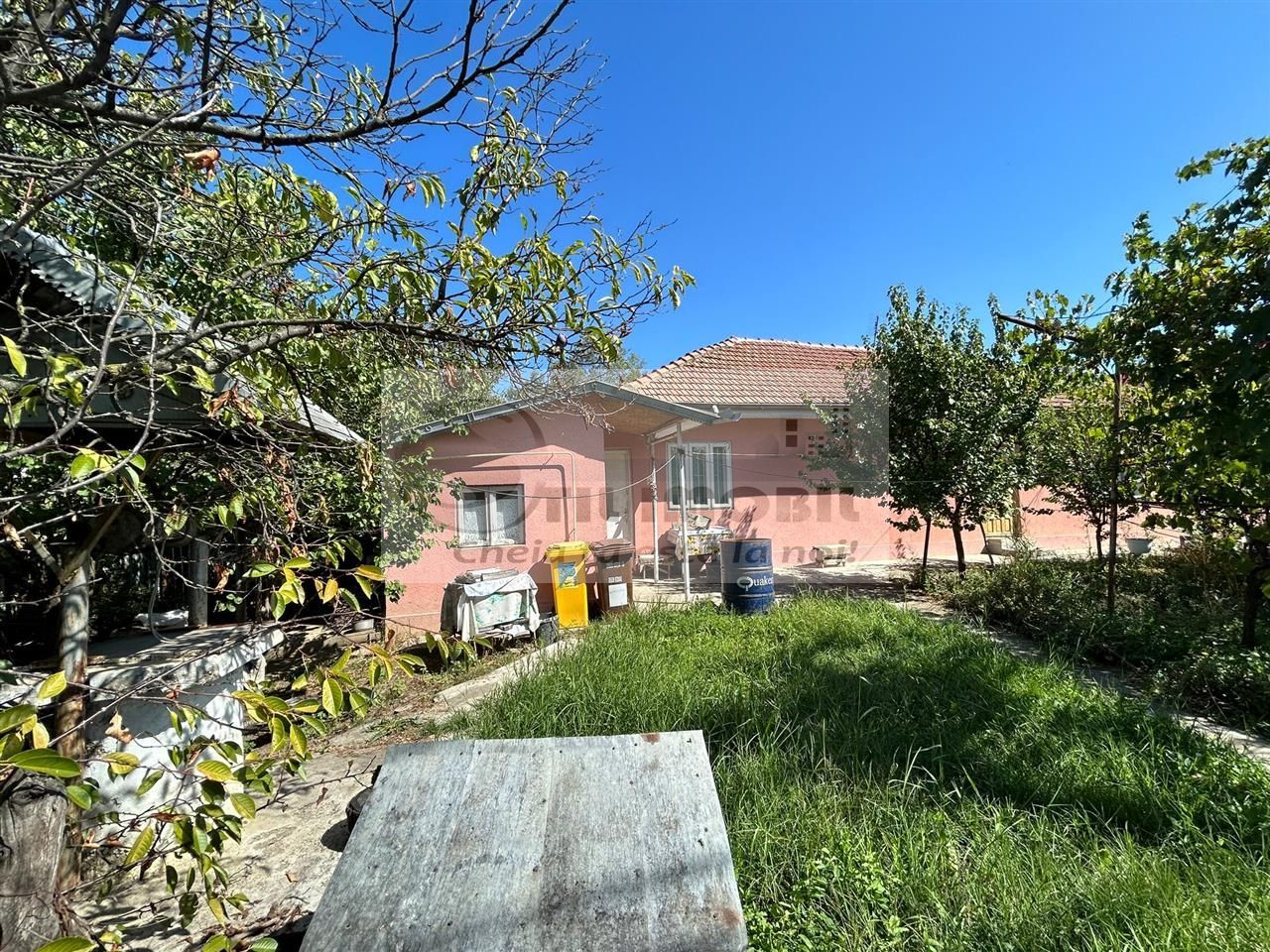 Casa si teren 4333 mp de vanzare in Tomesti - Chicerea-90,000 € - Poză 1