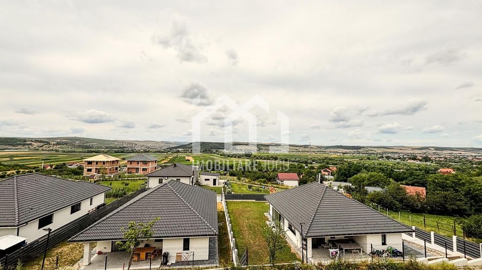 Casă panoramică în Jucu de Sus | Pădure la 200 m, vedere spre Cluj - Poză 1