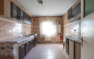 Apartament cu 4 camere, 90 mp, etaj 1 – Zona Nord, Bacău - Poză 11