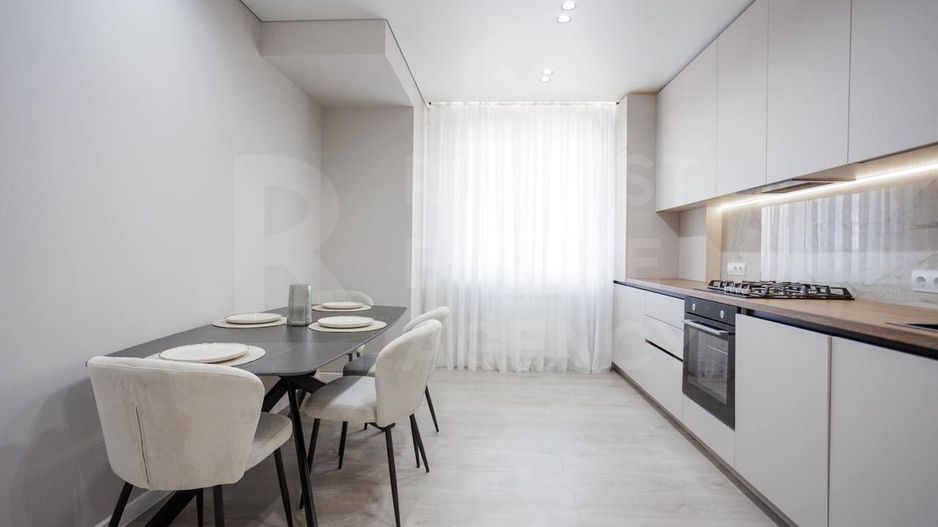 Vânzare, apartament, 2 odăi + living, str. Ion Buzdugan, Buiucani - Poză 3