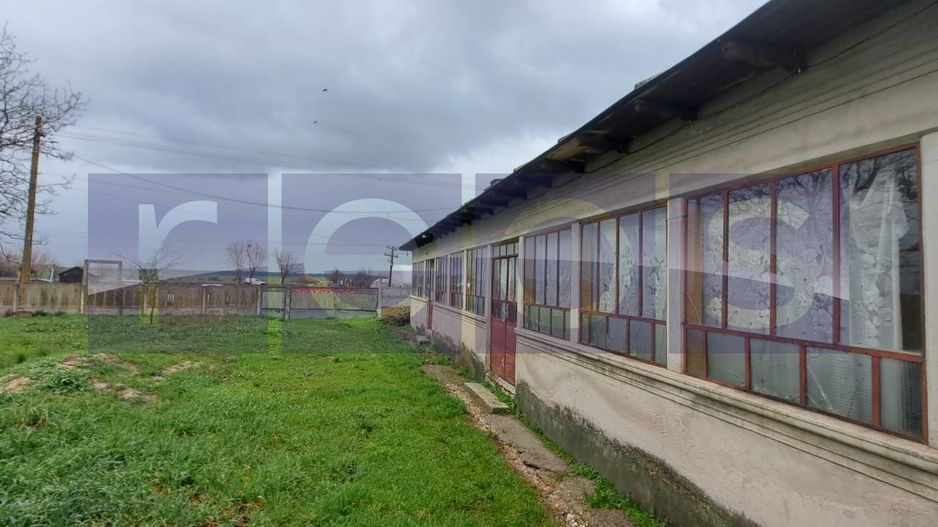 CASA | TEREN 2000 MP | CURTE GENEROASA | IDEAL PENTRU GRADINA SAU LIVADA - Poză 1