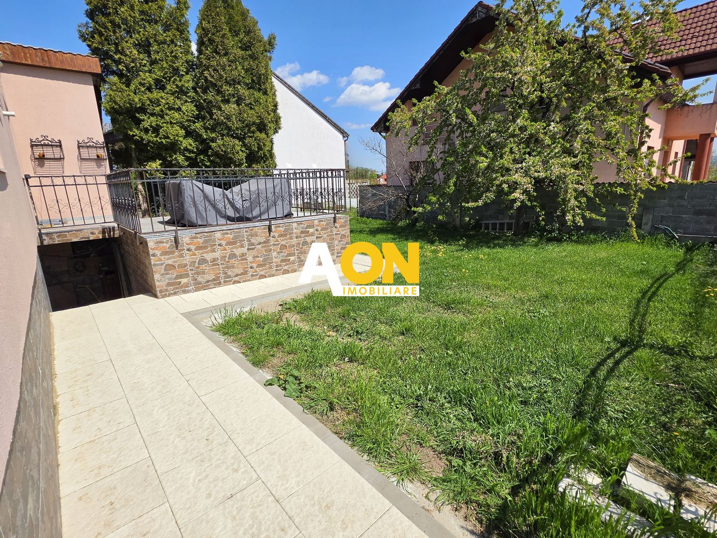 1/2 Duplex mobilat, utilat, 3 camere, 323 mp teren, Cetate, zona Schit - Poză 2