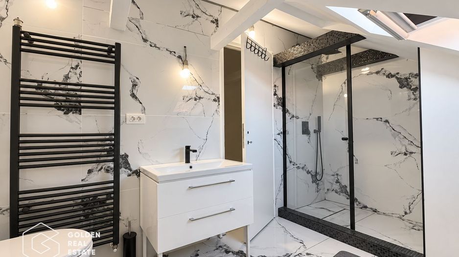 Casa individuala cu garaj si teren 556 mp, str Desseanu - Poză 12