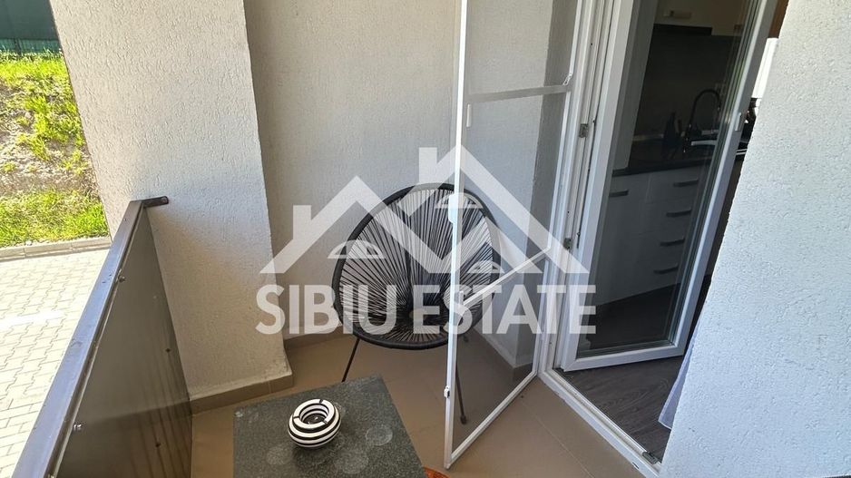 Apartament mobilat-utilat, cu 2 camere, balcon, parcare si boxa - Poză 4