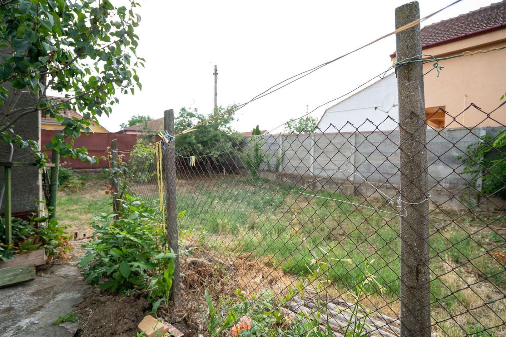 Casa singur in curte  cu dublu front stradal cu garaj in Iosia - Poză 11