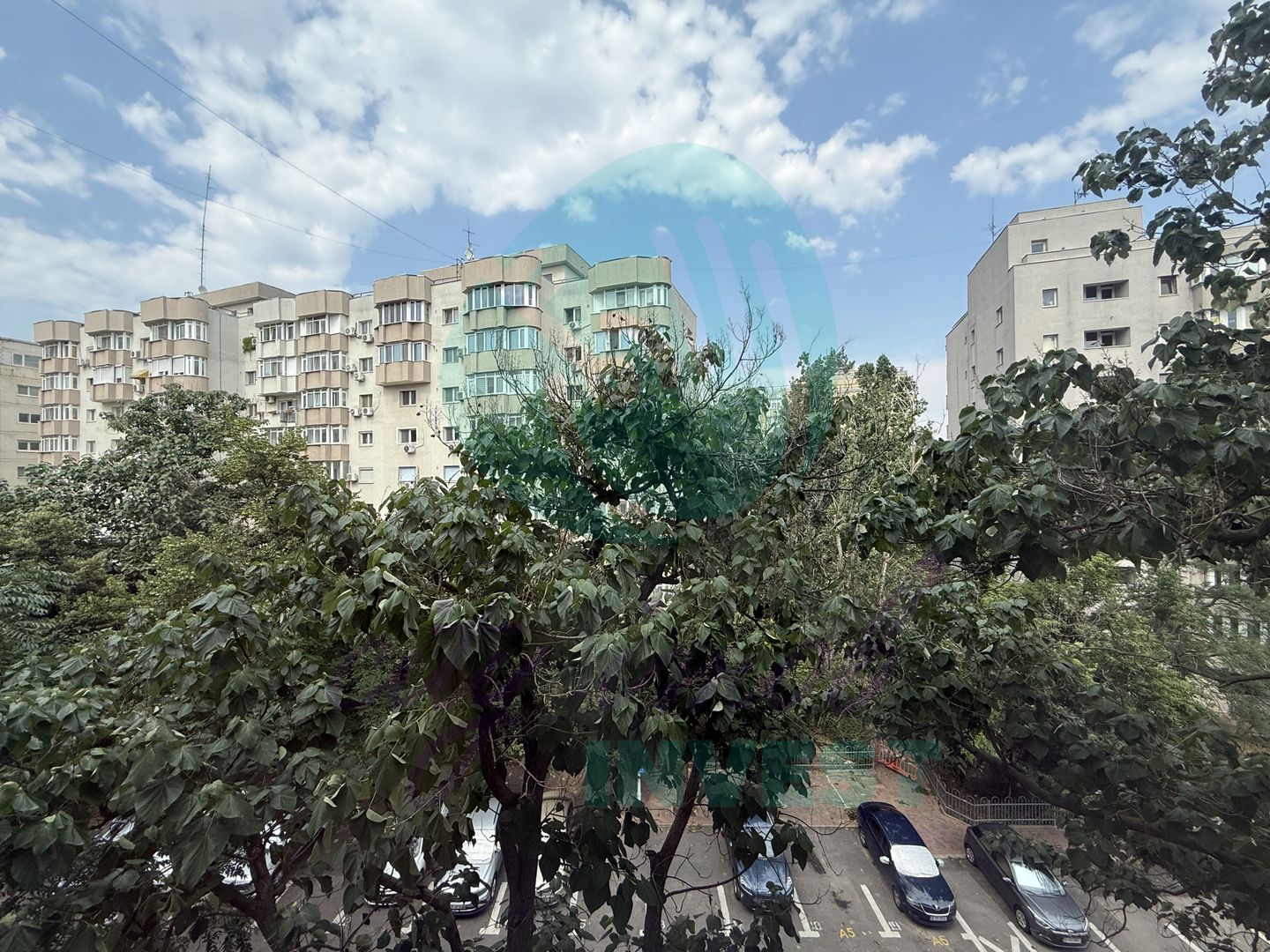 Grasoniera spatioasa la 5 minute de metrou, intr-un bloc mixt - Poză 13