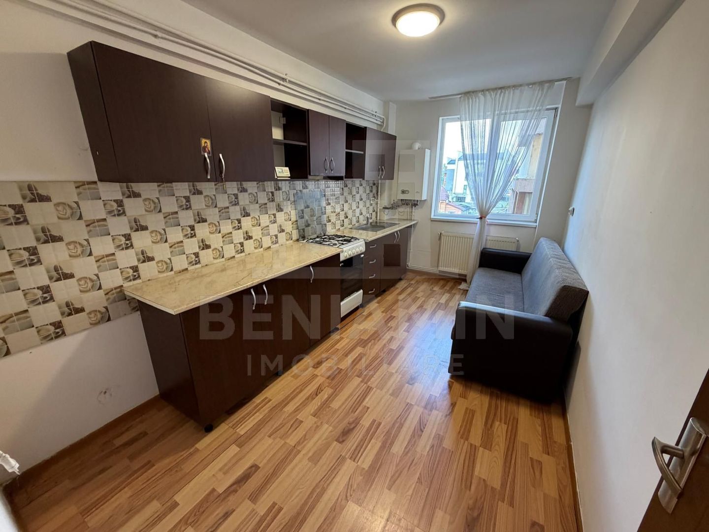 Garsoniera-Decomandata-40mp-Etaj 2-CT-Bloc Nou-Calea Severinului - Poză 5