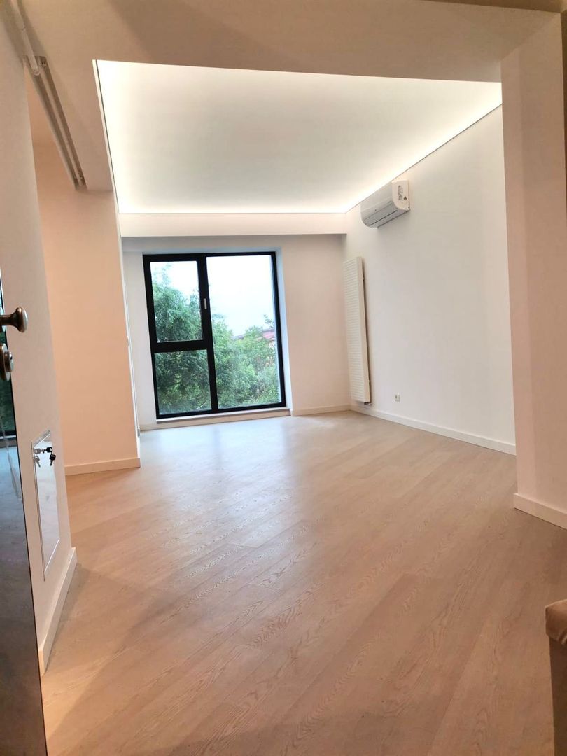 Cortina North || Studio || Comision 0% - Poză 1