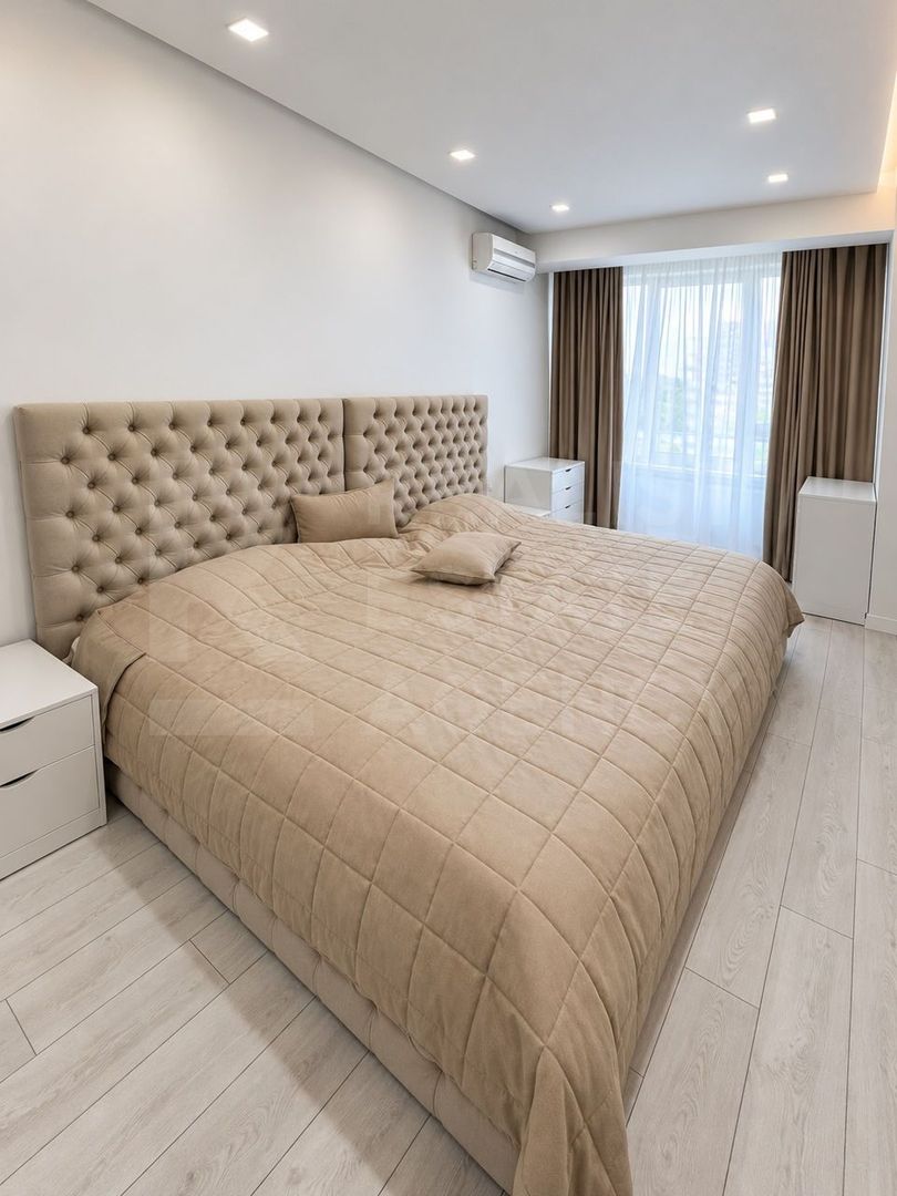 Chirie, apartament, 3 camere, str. București, Centru - Poză 1
