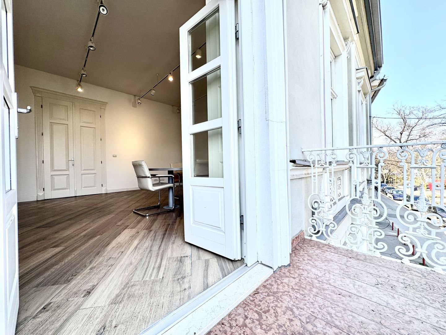 Spațiu Birou - Imobil complet renovat - Poză 12