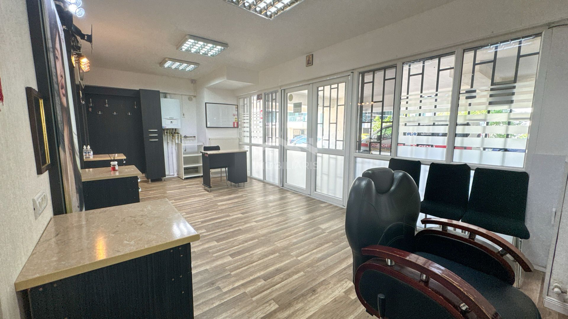 Spațiu comercial 45 mp parter - 2 parcări - salon amenajat - Poză 5