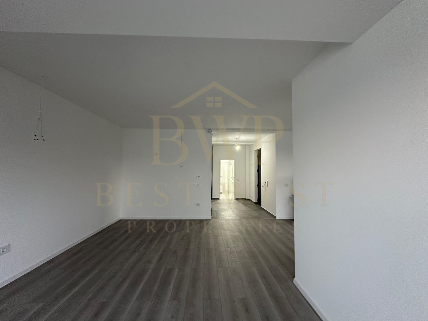 Duplex 1/2, 4 camere, 3 băi, la strada principală Mosnita Veche - Poză 2