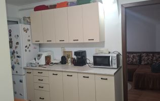 Apartament 3 camere,etaj 3/3,  renovat,65000 euro neg, Policlinica 2