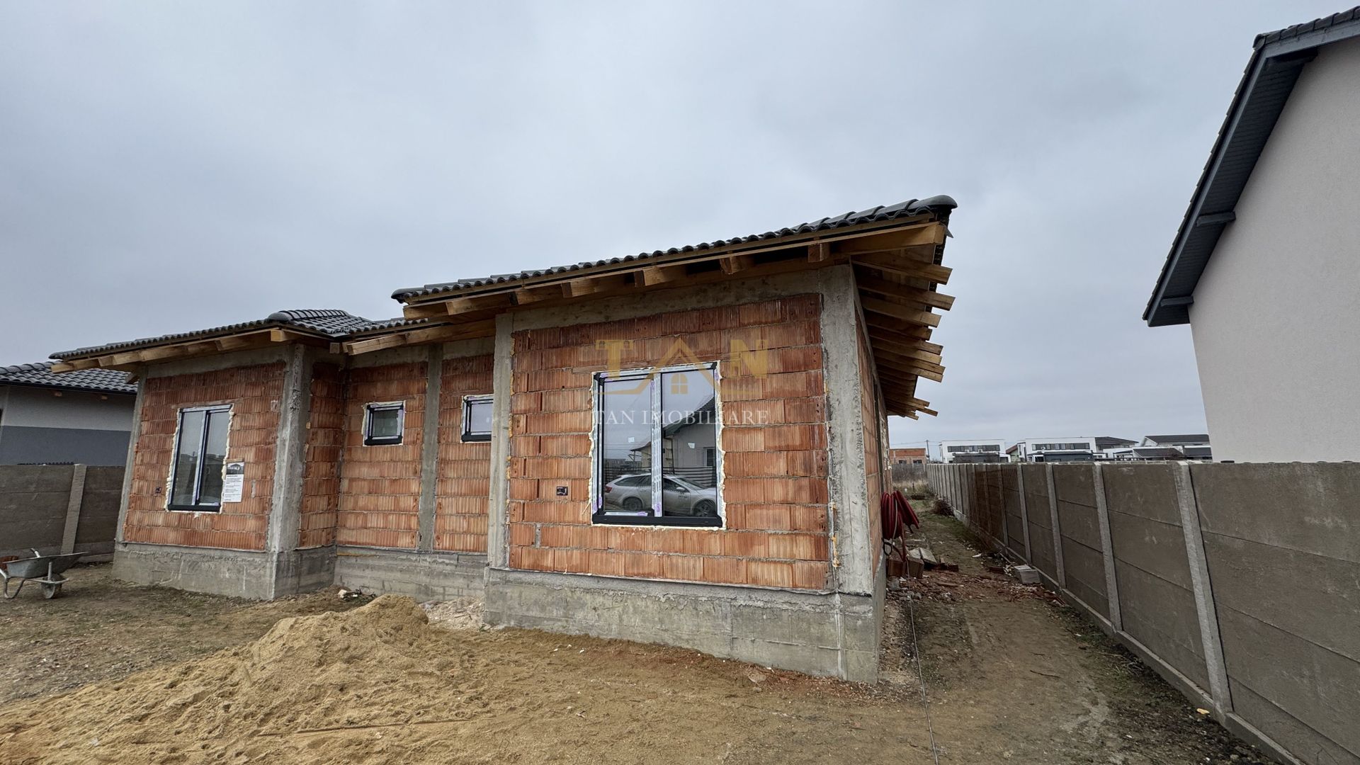 Duplex cu 3 camere, 80 mp utili Mosnita Veche - Poză 2