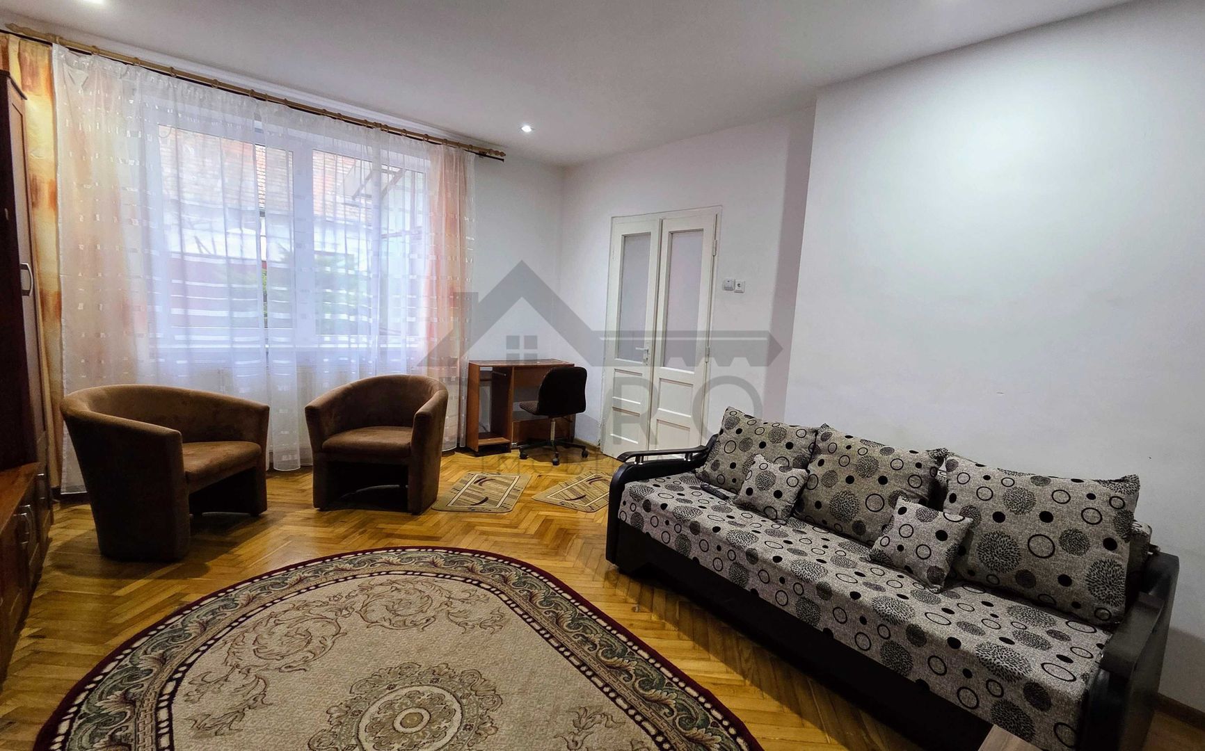 🏡 Închiriez ap. 2 camere 330€ – curte + terasă, zona semicentrală, - Poză 2