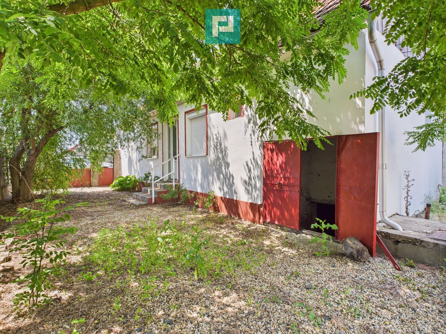 Casă de vacanță mobilată și utilată la Miniș - Poză 15