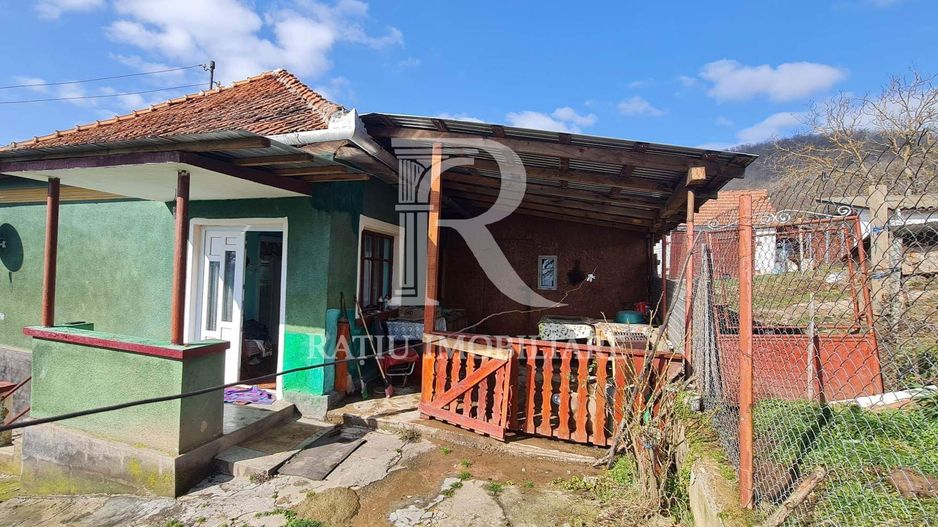 Casă din cărămidă | Teren 800 mp | Anexe tradiționale | Magura-Toplita - Poză 5